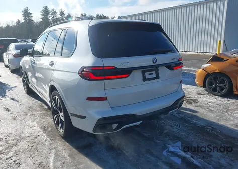 2025 BMW X7 xDrive40I z USA, uszkodzony, nr VIN 5UX23EM03S9Z64550